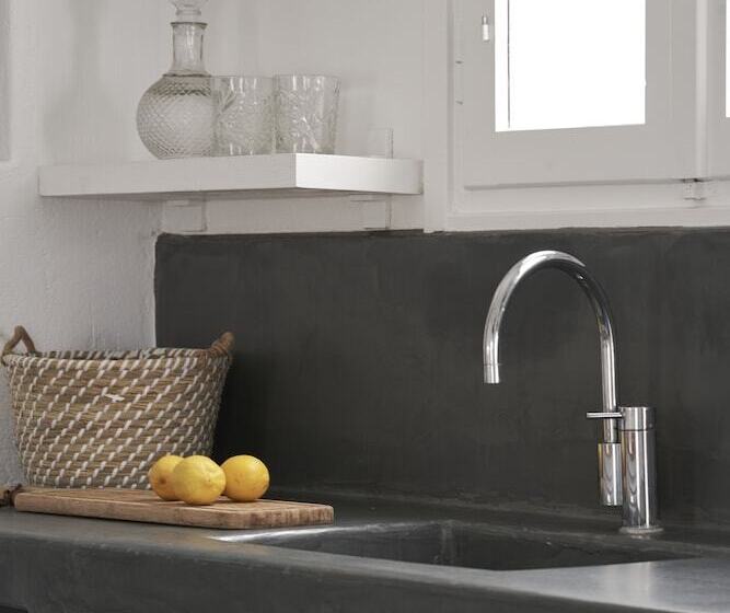 סוויטה דלוקס, Makris Beach