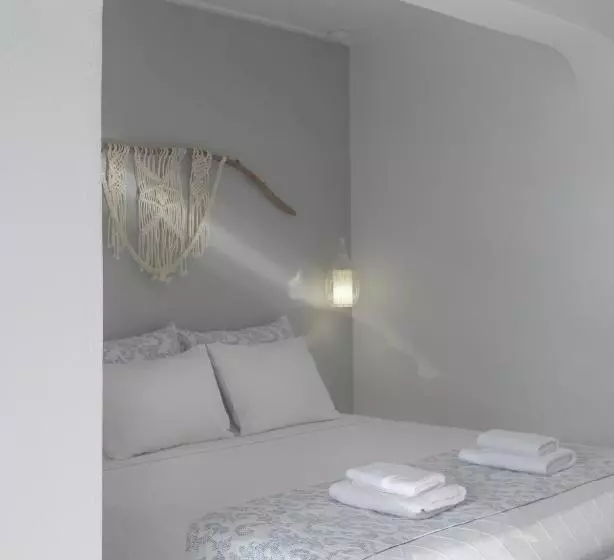 اتاق اساندارد با چشم‌انداز جانبی به دریا, Mykonos Essence Adults Only