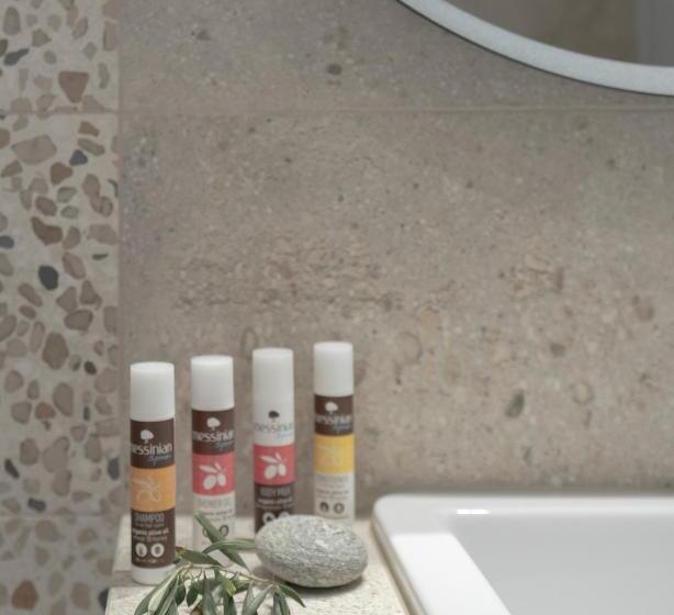 غرفة قياسية ثلاثية ذات إطلالة جانبية على البحر, Mykonos Essence Adults Only