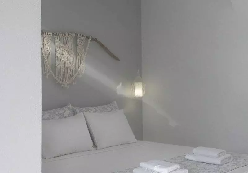 اتاق اساندارد با چشم‌انداز جانبی به دریا, Mykonos Essence Adults Only