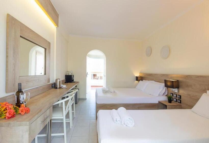 スーペリアトリプルルーム, Odysseas