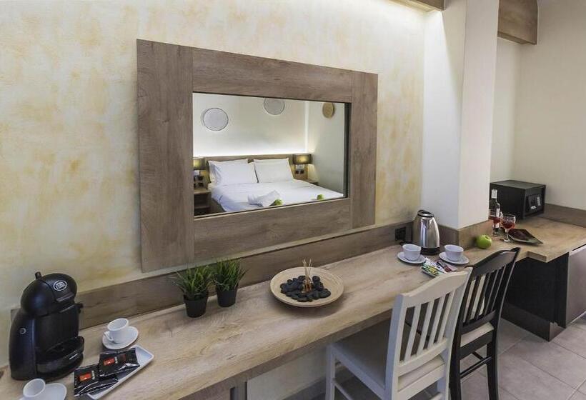 デラックストリプルルーム, Odysseas