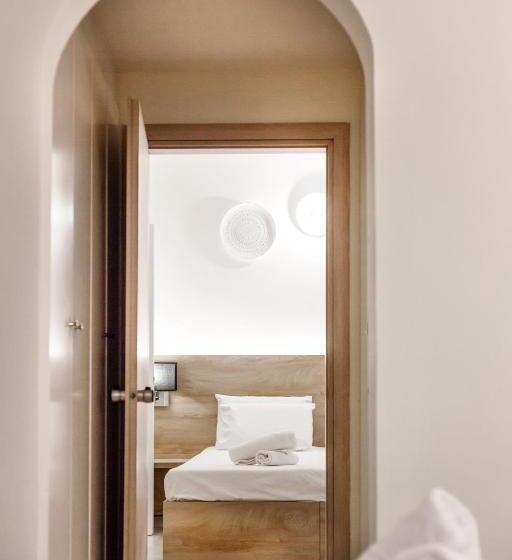 スーペリアの4人部屋, Odysseas