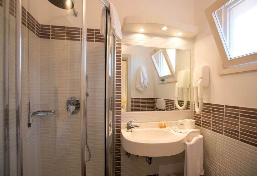 スタンダードトリプルルーム, Unahotels Club Hotel Ancora