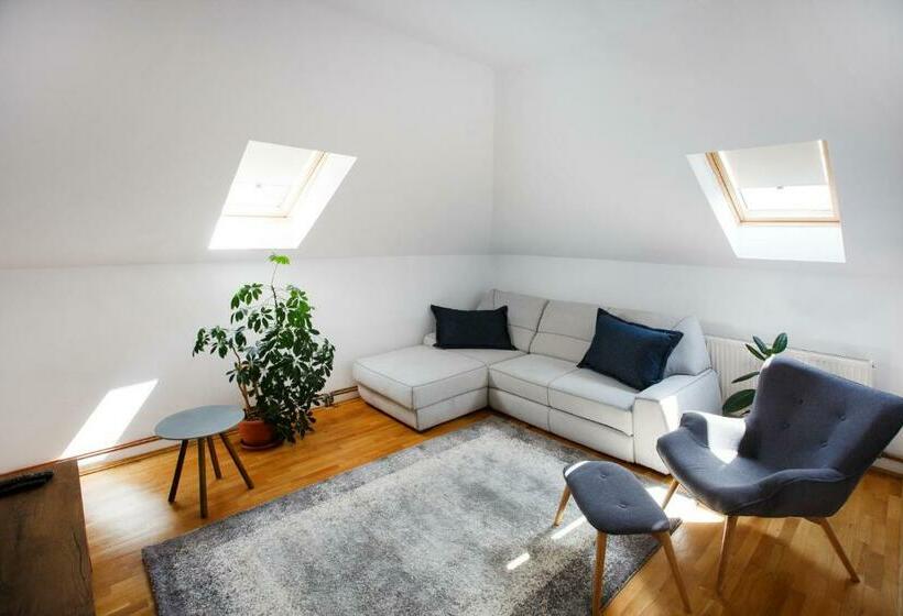 Апартаменты 1 Спальня, Cetatuia