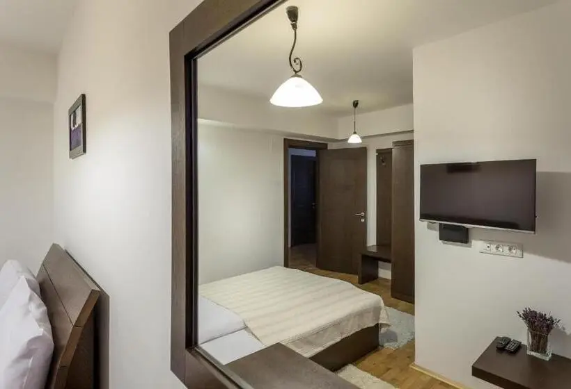 Standard-huone, Cetatuia