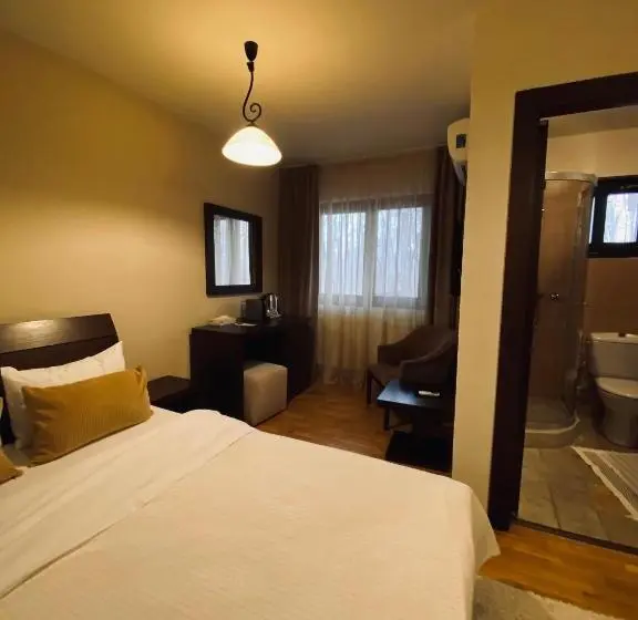 Standard-huone, Cetatuia