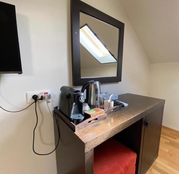 Номер Стандарт Трехместный, Cetatuia