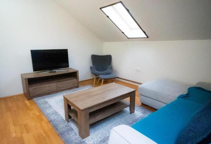 Апартаменты 1 Спальня, Cetatuia