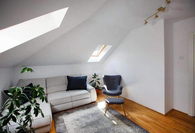 Апартаменты 1 Спальня, Cetatuia