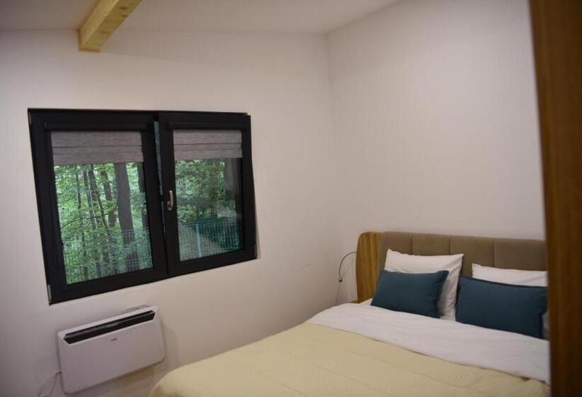 Бунгало Стандарт Вид на Сад, Cetatuia