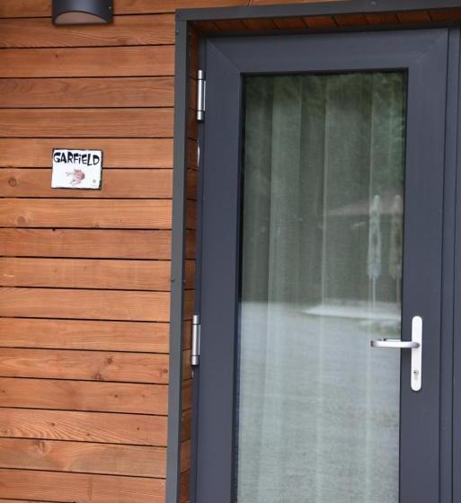 Бунгало Стандарт Вид на Сад, Cetatuia