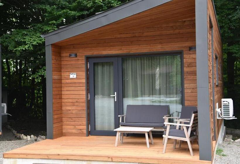 Бунгало Стандарт Вид на Сад, Cetatuia