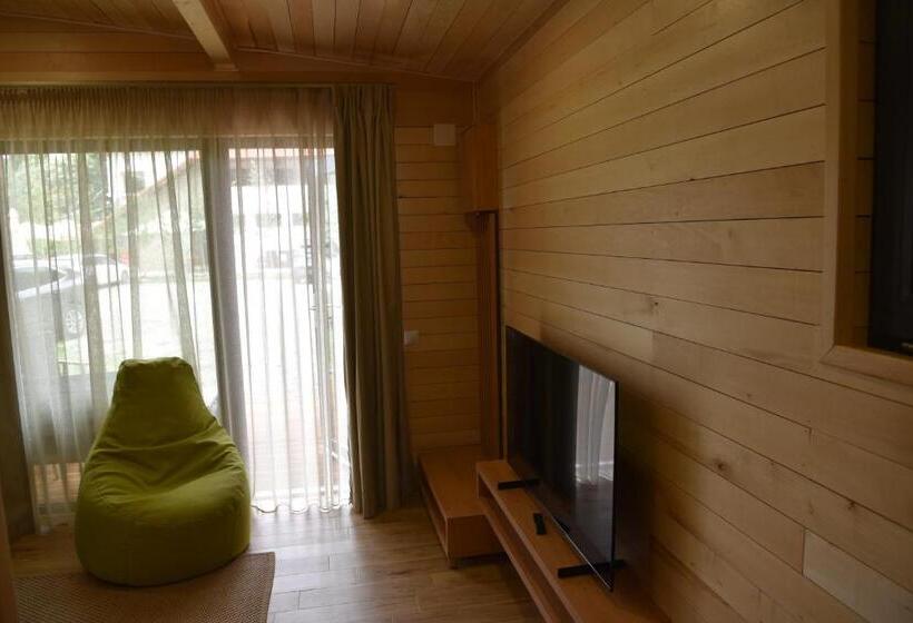 Бунгало Стандарт Вид на Сад, Cetatuia