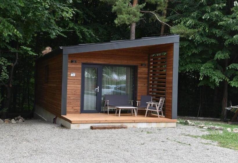 Бунгало Стандарт Вид на Сад, Cetatuia