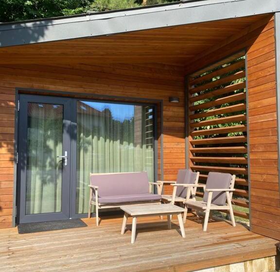 Бунгало Стандарт Вид на Сад, Cetatuia