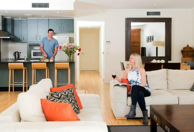 带泳池景观及2个卧室的公寓, Colonial Resort Noosa