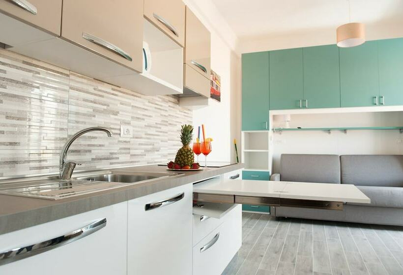 Комфортабельный номер с боковым видом на море, Casa Vacanze B&b Ucciali