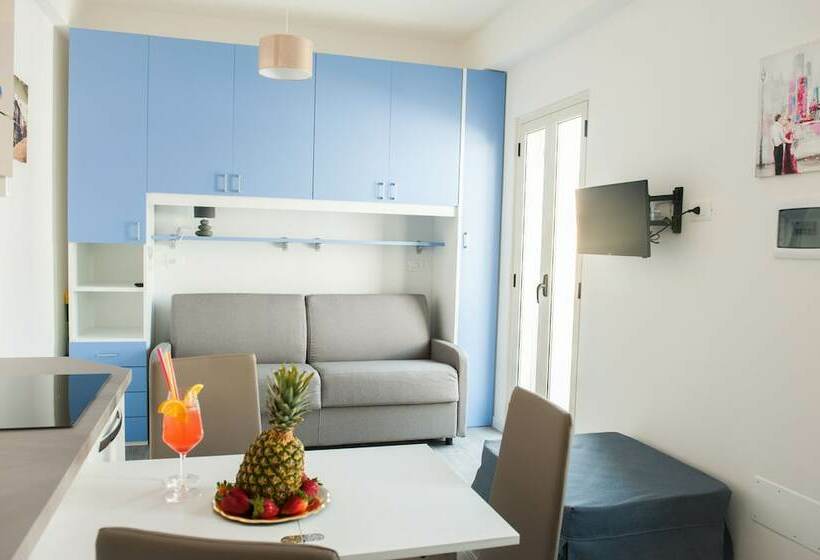 Комфортабельный номер с боковым видом на море, Casa Vacanze B&b Ucciali