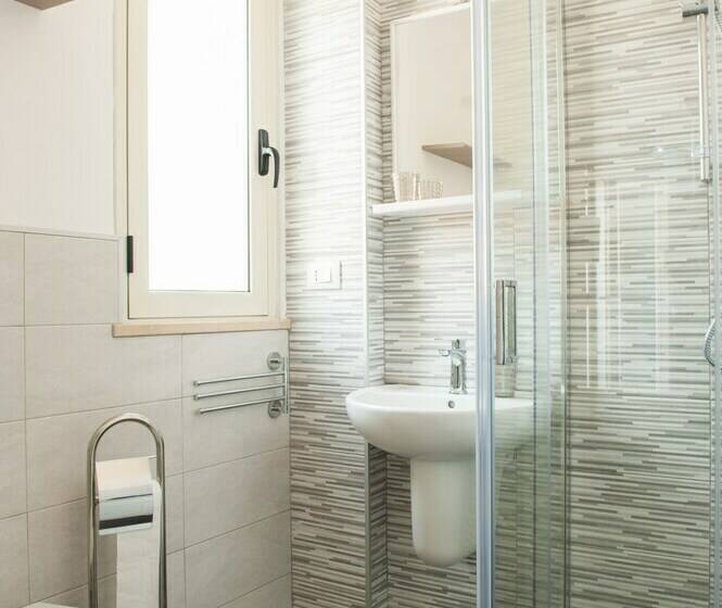 غرفة كومفورت إطلالة جانبية على البحر, Casa Vacanze B&b Ucciali