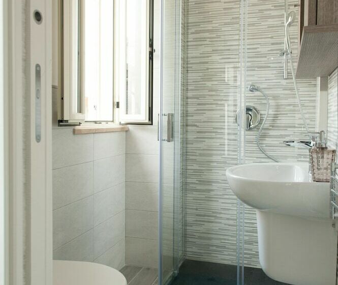 غرفة كومفورت إطلالة جانبية على البحر, Casa Vacanze B&b Ucciali