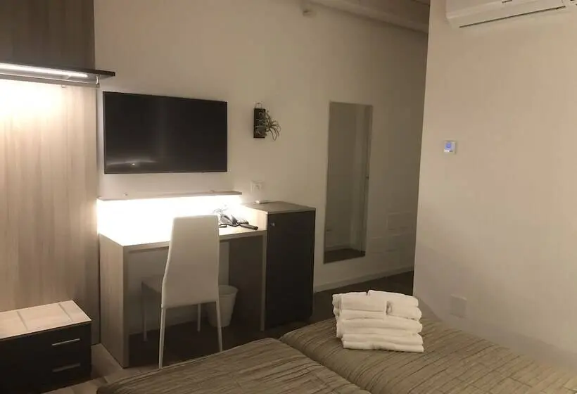 اتاق استاندارد با چشم‌انداز استخر, Casablanca