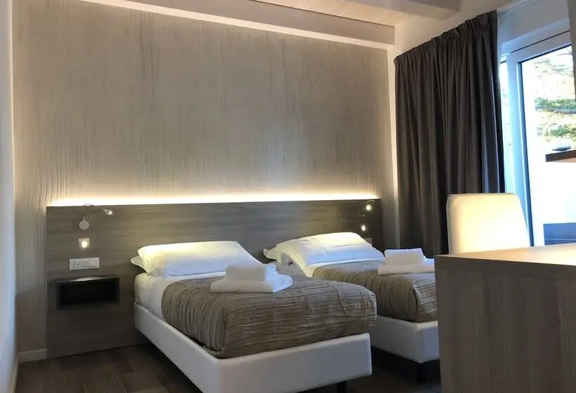 اتاق استاندارد با چشم‌انداز استخر, Casablanca