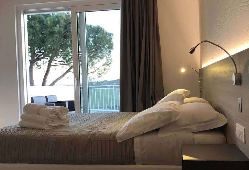 プールビューファミリールーム, Casablanca