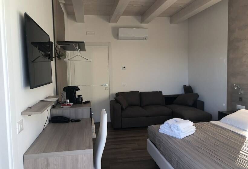 プールビューファミリールーム, Casablanca