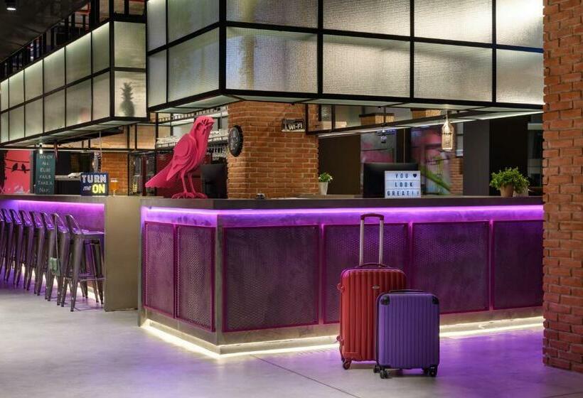 Camera Standard, Moxy Lisbon City