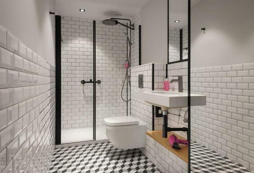 Camera Familiare, Moxy Lisbon City