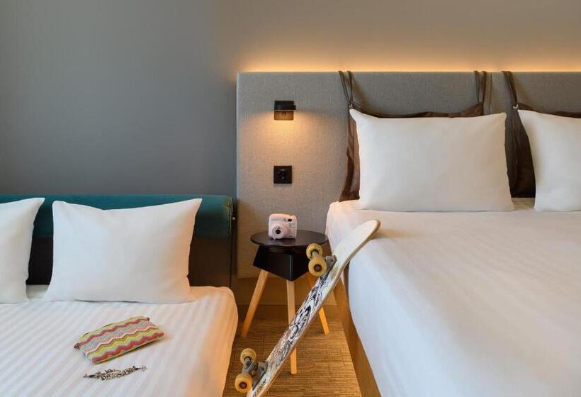 Camera Familiare, Moxy Lisbon City