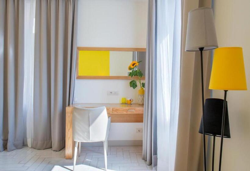 디럭스 트리플 룸, Corte's House