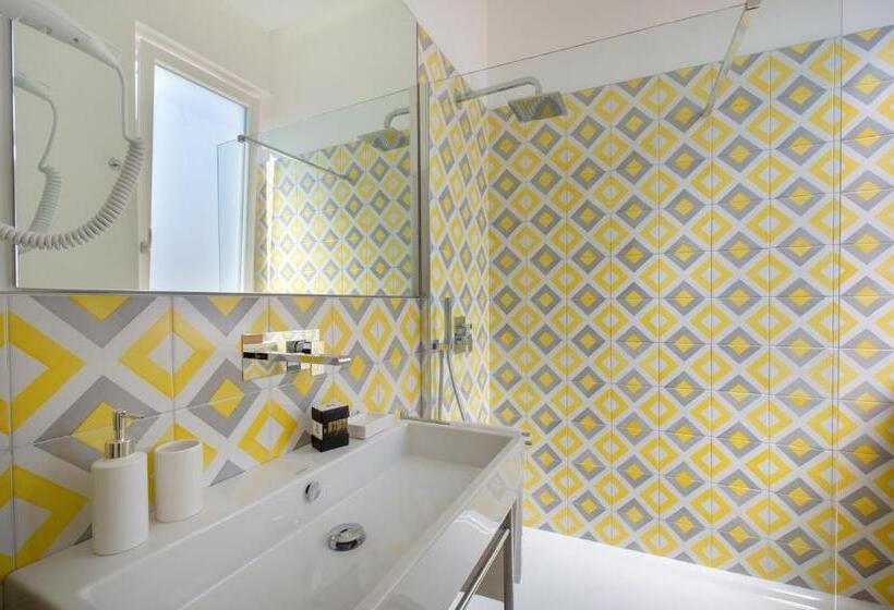 디럭스 트리플 룸, Corte's House