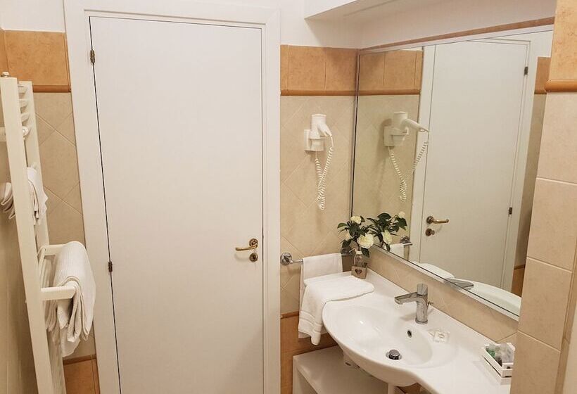 스탠다드 트리플 룸 가든 전망, Gabbiano Beach