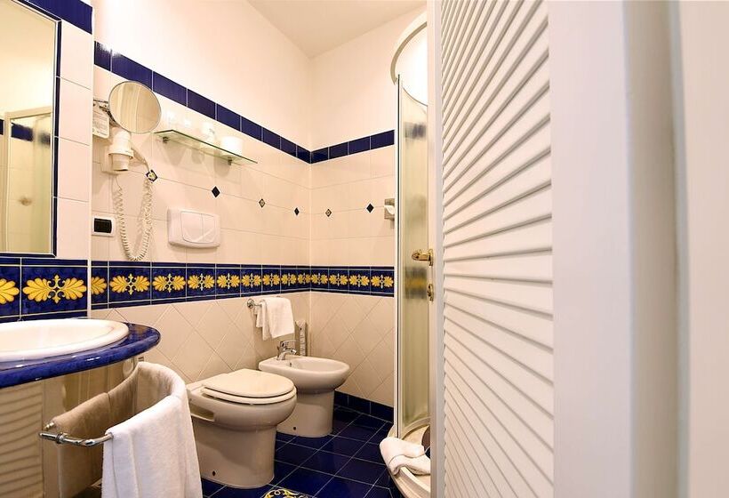 غرفة عائلية مطلّة علي البحر, Best Western Hotel Acqua Novella