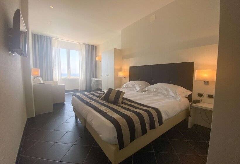 غرفة عائلية مطلّة علي البحر, Best Western Hotel Acqua Novella