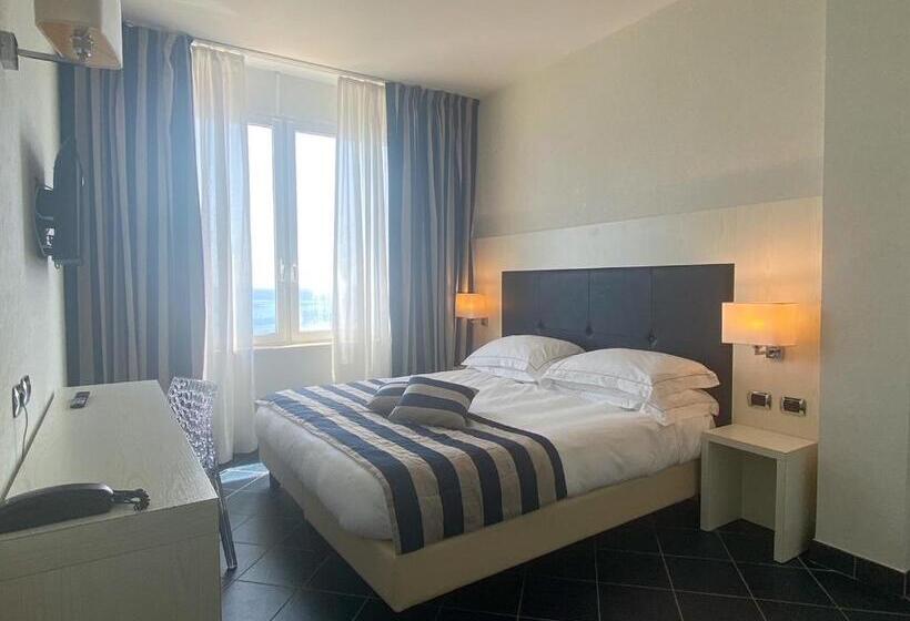 غرفة كلاسيكية سرير مزدوج مطلّة علي البحر, Best Western Hotel Acqua Novella