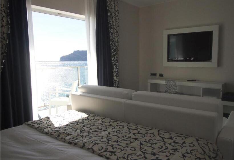غرفة سوبيريور ذات إطلالة جانبية على البحر, Best Western Hotel Acqua Novella