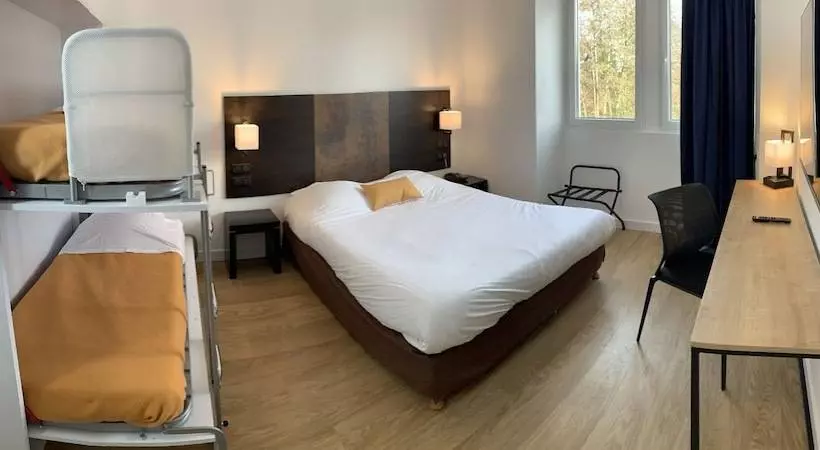 Chambre Familiale, Abbaye Du Golf De Lesigny