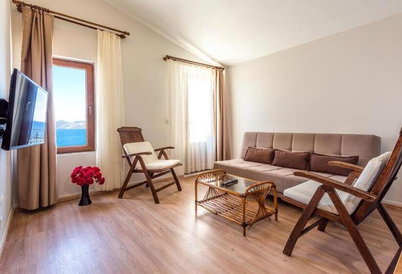 סוויטה אקזקיוטיב, Aqua Princess