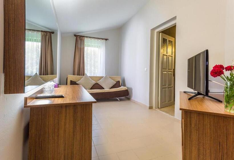 חדר סטנדרט לשלושה, Aqua Princess