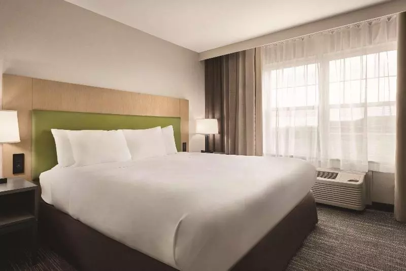 キングサイズベッドのスイートルーム, Country Inn & Suites By Radisson, Dubuque, Ia