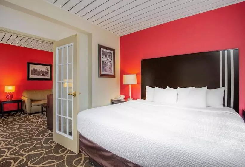 キングサイズベッドのスイートルーム, La Quinta Inn & Suites By Wyndham Elkview  Charleston Ne