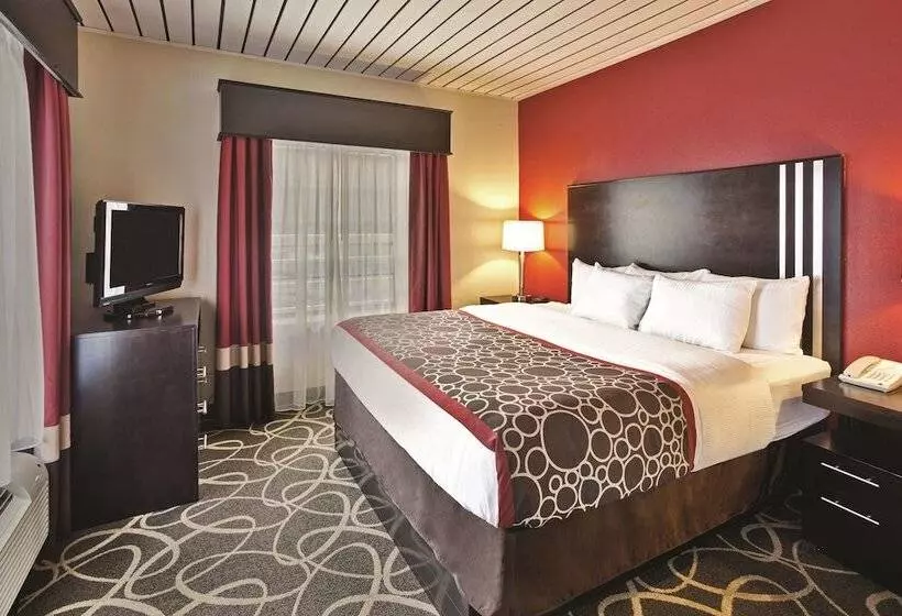 キングサイズベッドのスイートルーム, La Quinta Inn & Suites By Wyndham Elkview  Charleston Ne