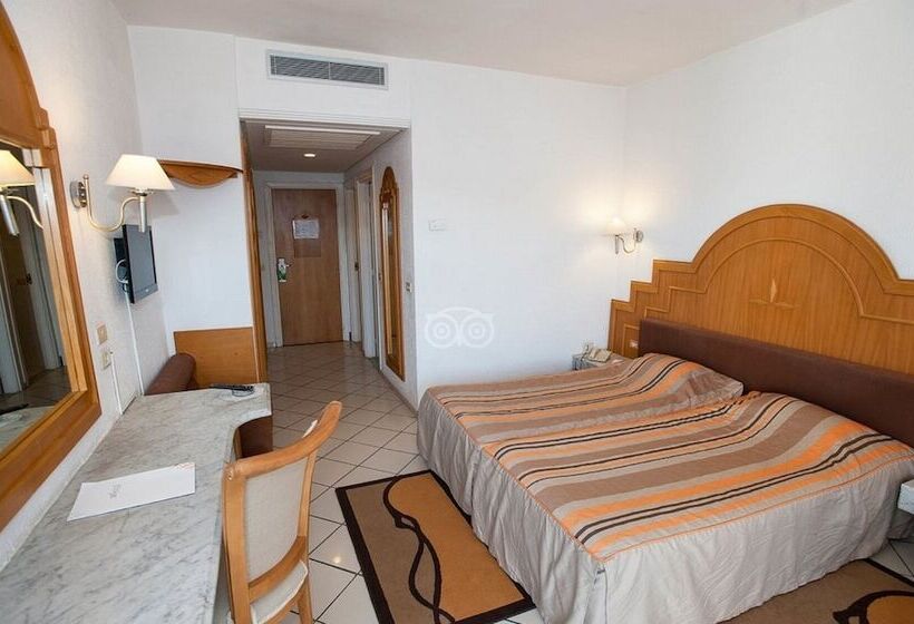 标准三人间, Riviera