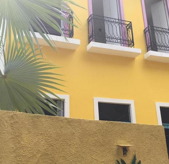 سرير فى غرفة مشتركه, Casas Coloniais