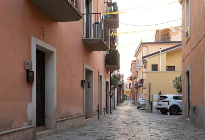 اتاق اکونومی, Civico 87