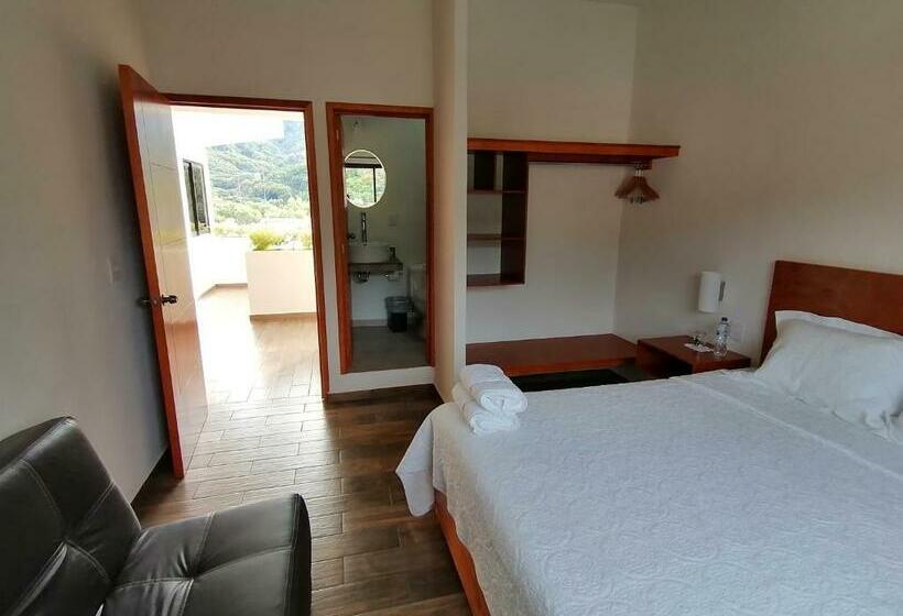 Трехместный Номер Базовый, Anthurium