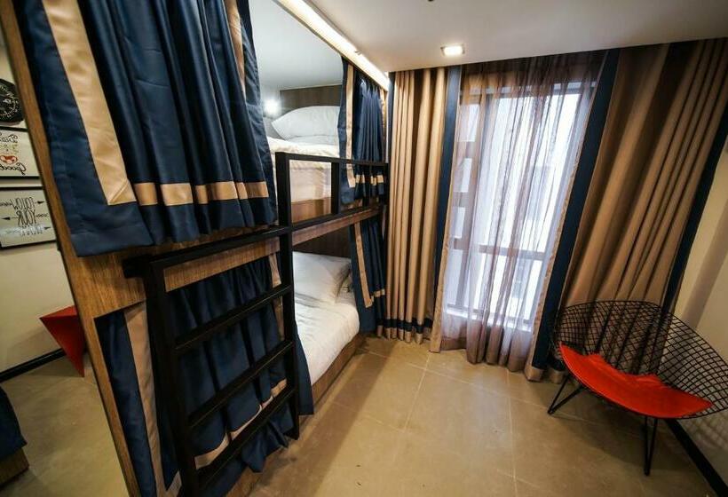 공용 욕실 구비 공동 객실 내의 침대, Unwnd Boutique Hotel Makati